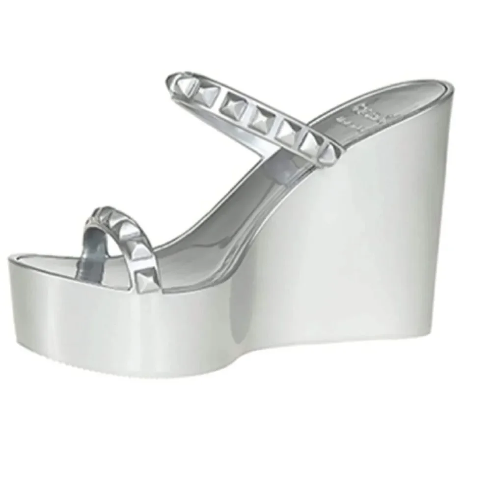 NWOB Carmen Sol Tonino Wedge - Metallic Jelly-Silver